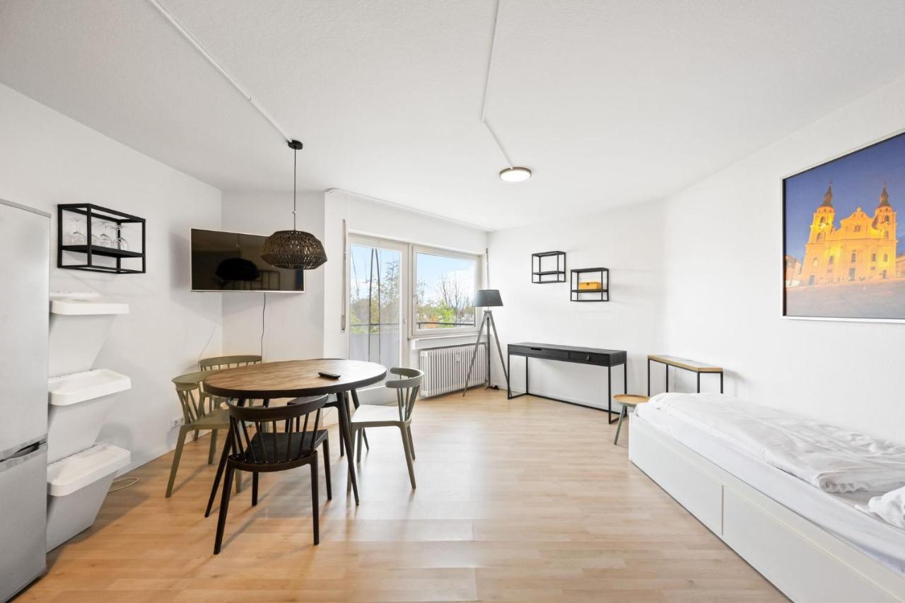 Sali Homes - Fewo Bluehendes Barock ルートヴィヒスブルク エクステリア 写真